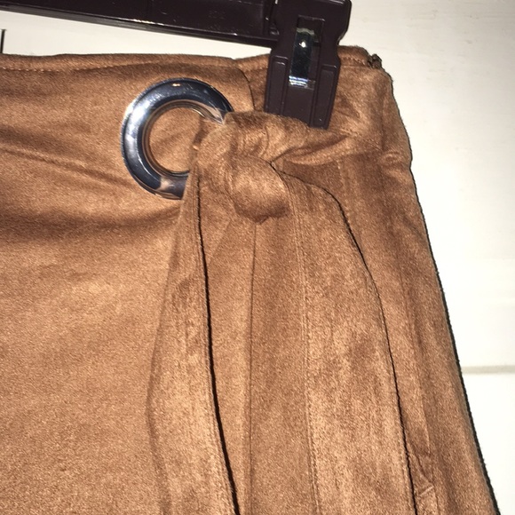 WHBM faux suede skirt NWT - Picture 2 of 4